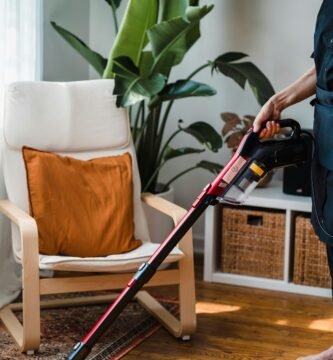 Aspirateur balai